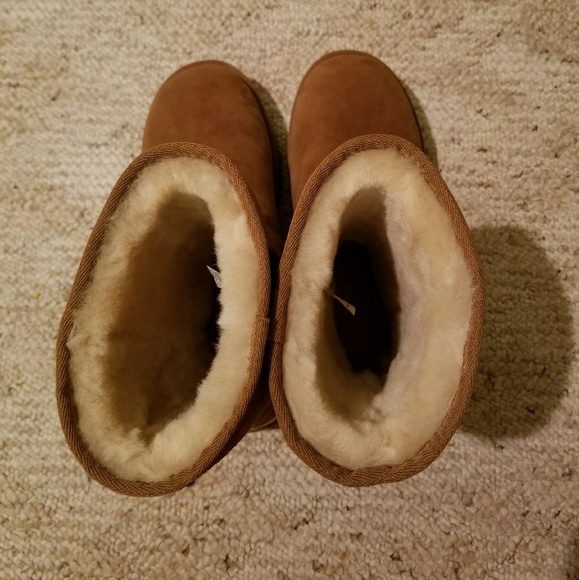 UGG Classic II Short Boot - Picture 4 of 8